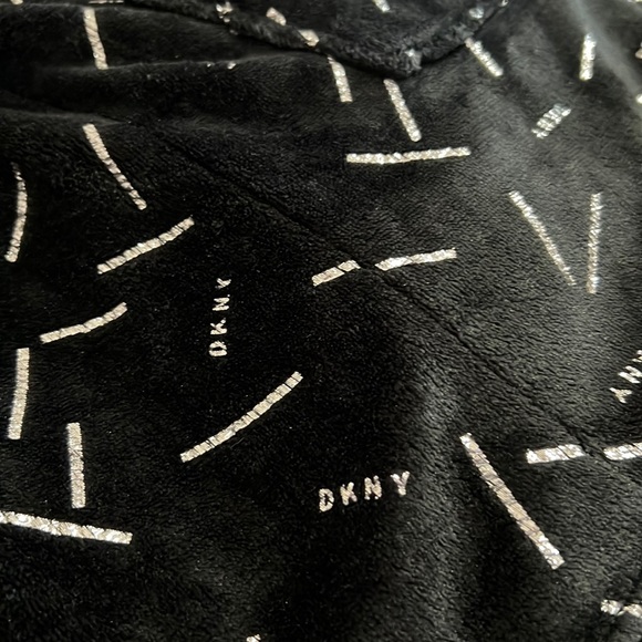 Girls DKNY!!! Plush Robe 8-10!! NWOT !! Black with silver writing!! - Picture 7 of 7